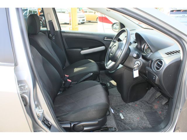 MAZDA DEMIO 2012 Image 31