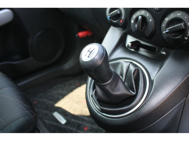 MAZDA DEMIO 2012 Image 31