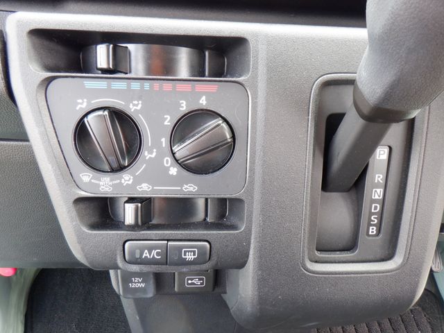 DAIHATSU HIJET CARGO 2023 Image 31