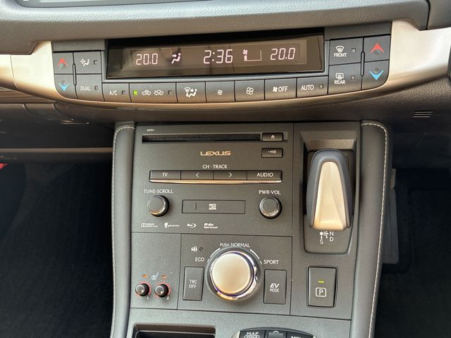 TOYOTA LEXUS CT200H 2015 Image 31