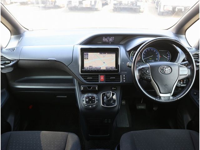 TOYOTA VOXY HYBRID 2014 Image 31