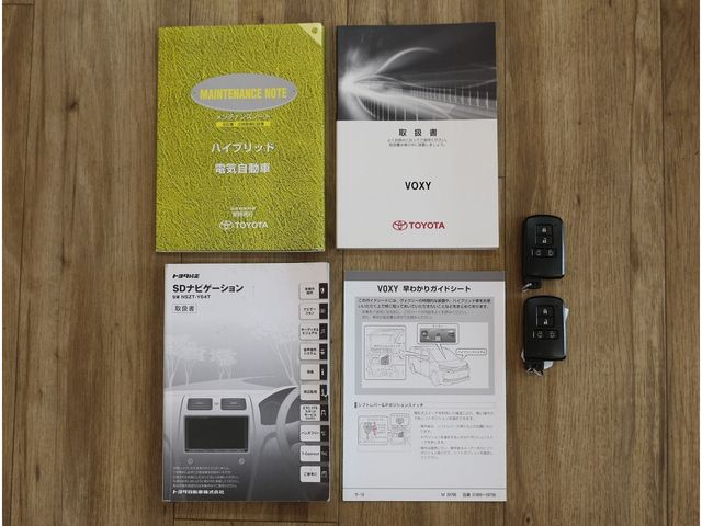TOYOTA VOXY HYBRID 2014 Image 31