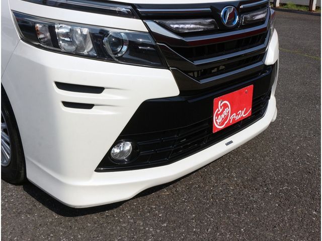 TOYOTA VOXY HYBRID 2014 Image 31