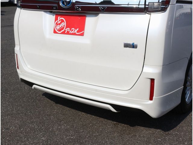 TOYOTA VOXY HYBRID 2014 Image 31