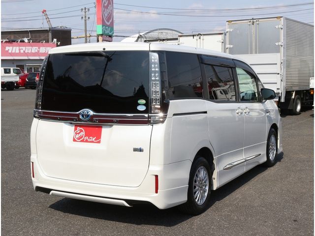 TOYOTA VOXY HYBRID 2014 Image 31