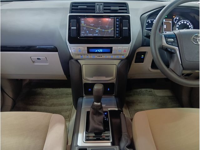 TOYOTA LANDCRUISER PRADO 2019 Image 31