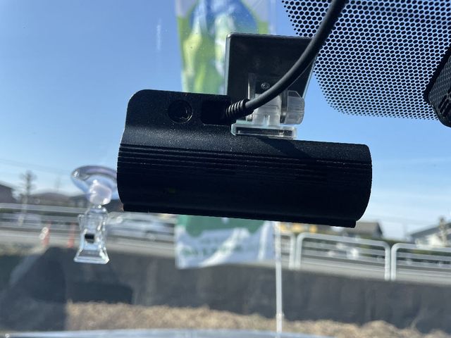 TOYOTA PRIUS 4WD 2022 Image 31