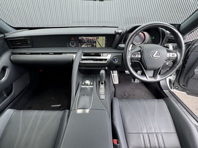 TOYOTA LEXUS LC500H 2018 Image 31