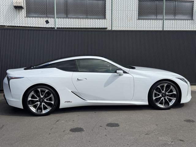 TOYOTA LEXUS LC500H 2018 Image 31