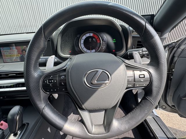 TOYOTA LEXUS LC500H 2018 Image 31
