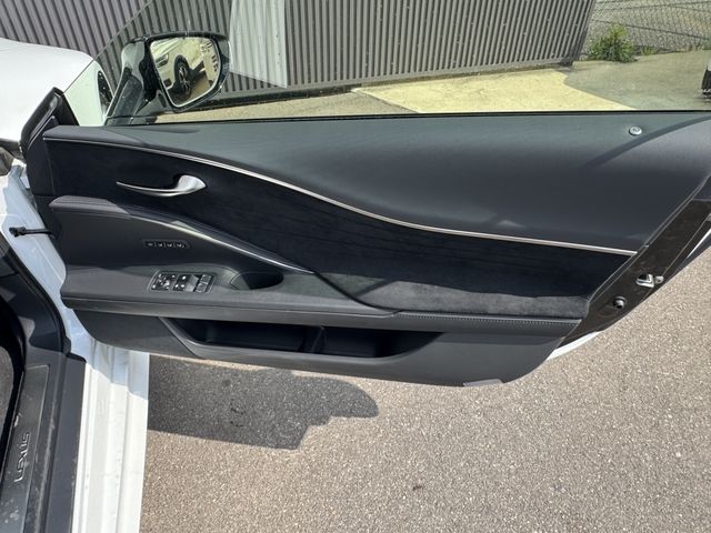 TOYOTA LEXUS LC500H 2018 Image 31