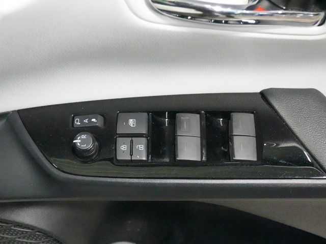 TOYOTA PRIUS 2019 Image 31