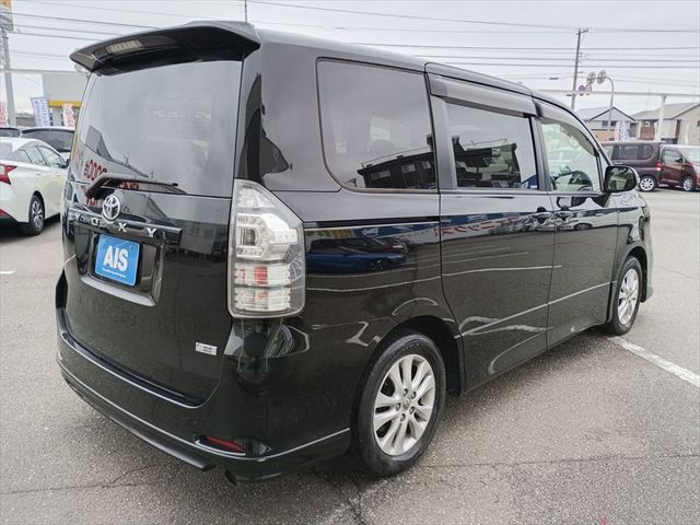 TOYOTA VOXY 2013 Image 31