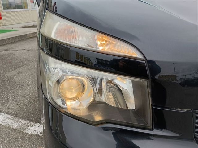 TOYOTA VOXY 2013 Image 31