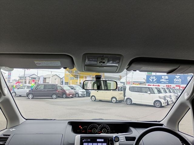 TOYOTA VOXY 2013 Image 31