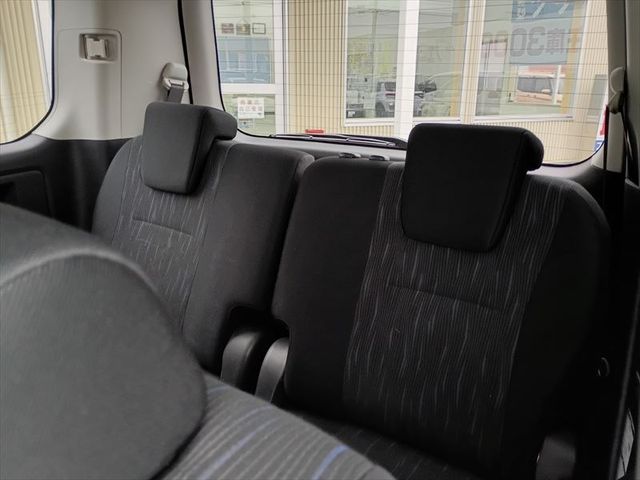 TOYOTA VOXY 2013 Image 31