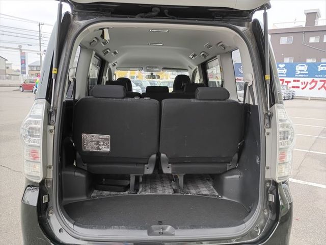 TOYOTA VOXY 2013 Image 31