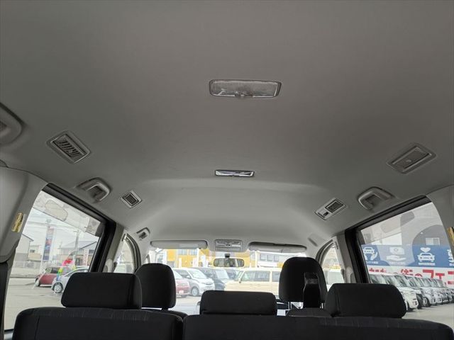 TOYOTA VOXY 2013 Image 31
