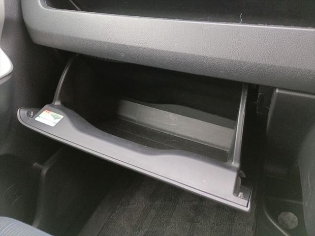 TOYOTA VOXY 2013 Image 31