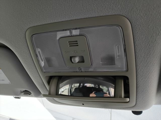 TOYOTA VOXY 2013 Image 31