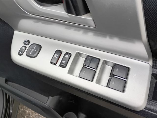 TOYOTA VOXY 2013 Image 31