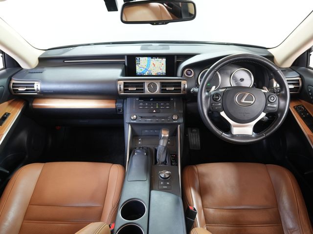 TOYOTA LEXUS IS300H 2016 Image 31