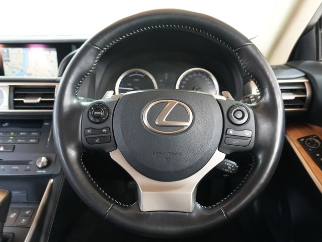 TOYOTA LEXUS IS300H 2016 Image 31
