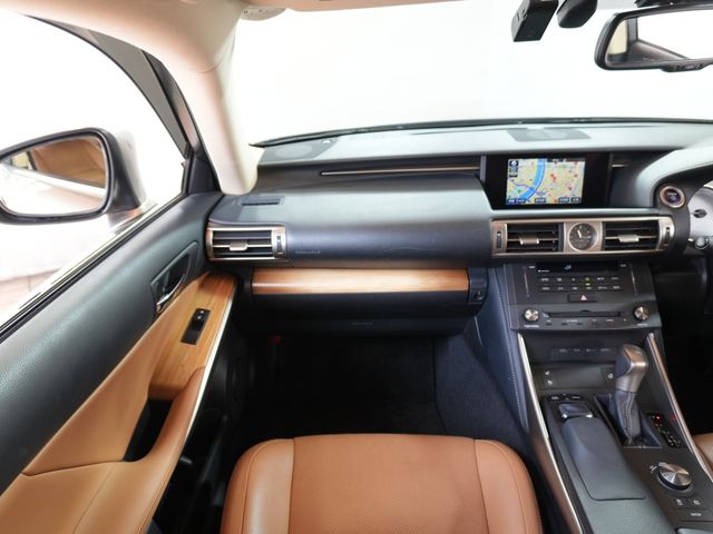 TOYOTA LEXUS IS300H 2016 Image 31