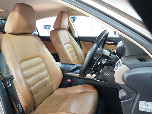 TOYOTA LEXUS IS300H 2016 Image 31