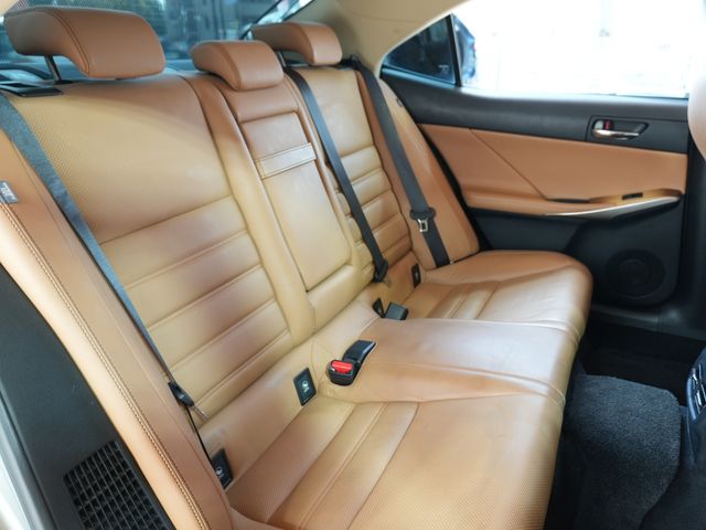 TOYOTA LEXUS IS300H 2016 Image 31