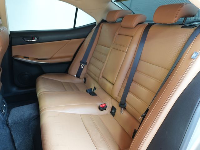 TOYOTA LEXUS IS300H 2016 Image 31