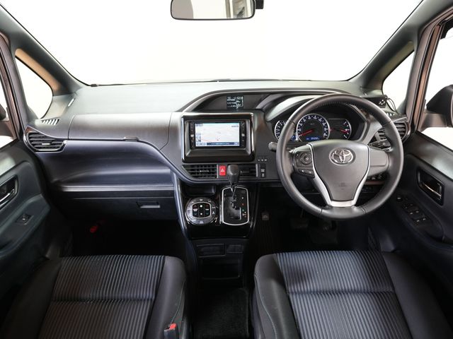 TOYOTA VOXY 2016 Image 31