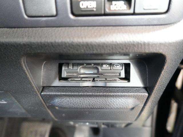 TOYOTA VOXY 2016 Image 31