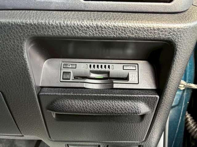 TOYOTA VOXY 2017 Image 31