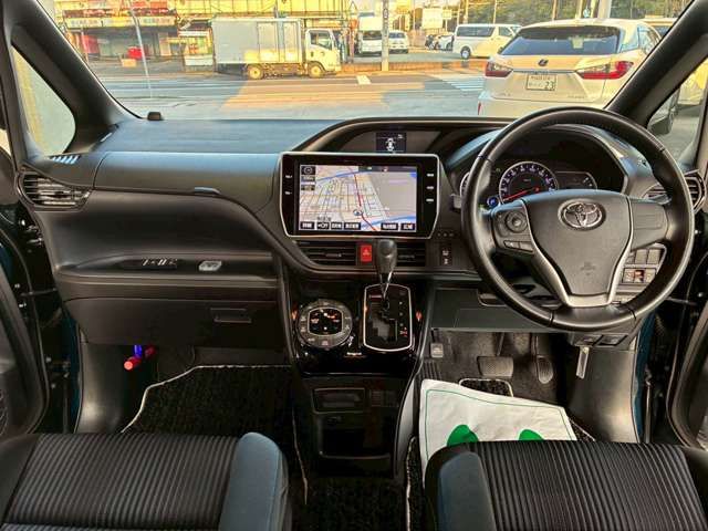 TOYOTA VOXY 2017 Image 31