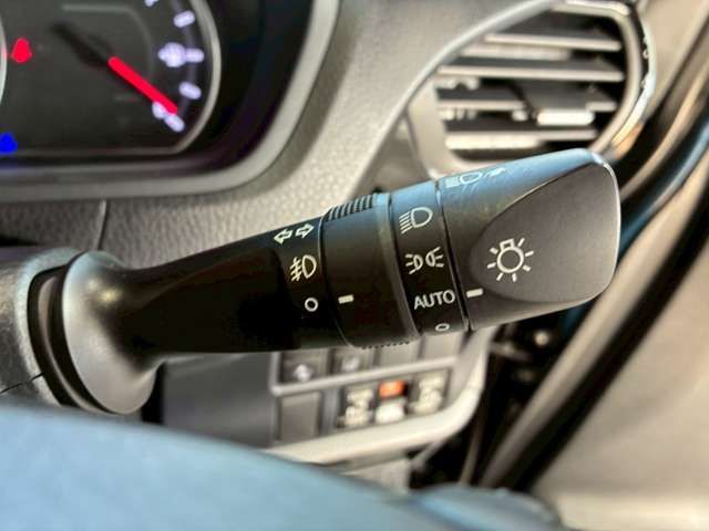 TOYOTA VOXY 2017 Image 31