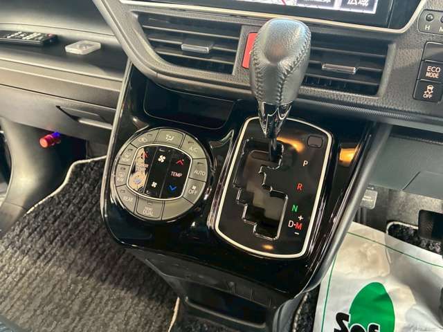 TOYOTA VOXY 2017 Image 31