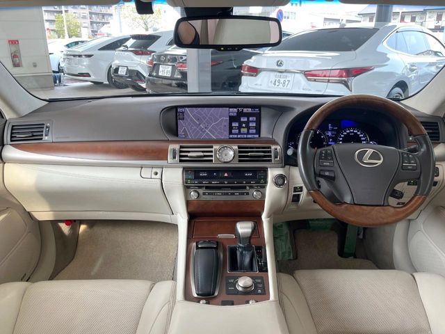 TOYOTA LEXUS LS460 2013 Image 31