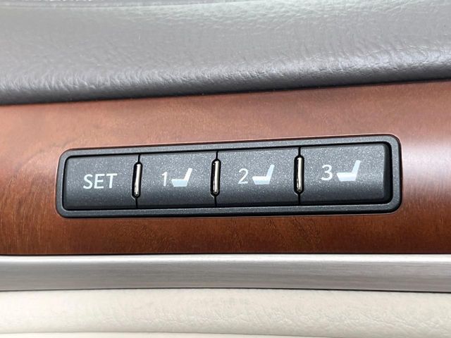 TOYOTA LEXUS LS460 2013 Image 31