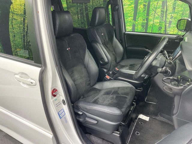 TOYOTA NOAH 2017 Image 31