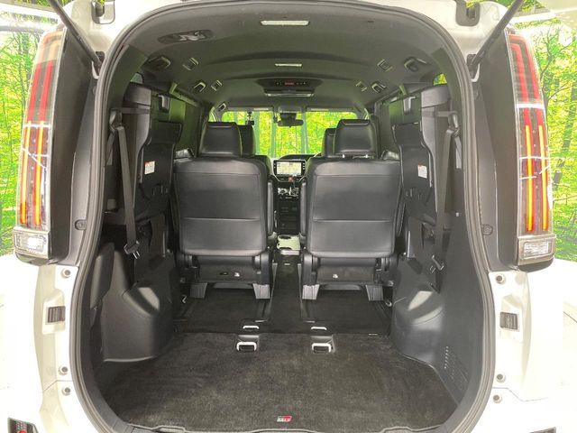 TOYOTA NOAH 2017 Image 31