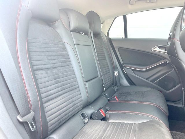 MERCEDES BENZ CLA SH 2018 Image 31
