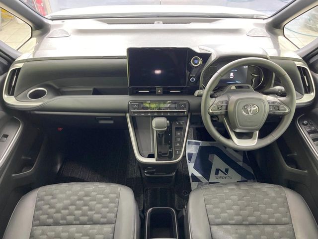 TOYOTA VOXY 2022 Image 31