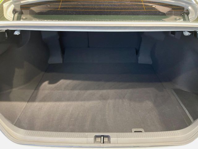 TOYOTA CAMRY HYBRID 2017 Image 31