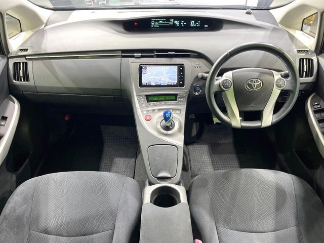 TOYOTA PRIUS 2013 Image 31