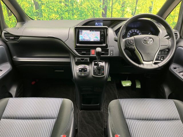 TOYOTA VOXY 2015 Image 31