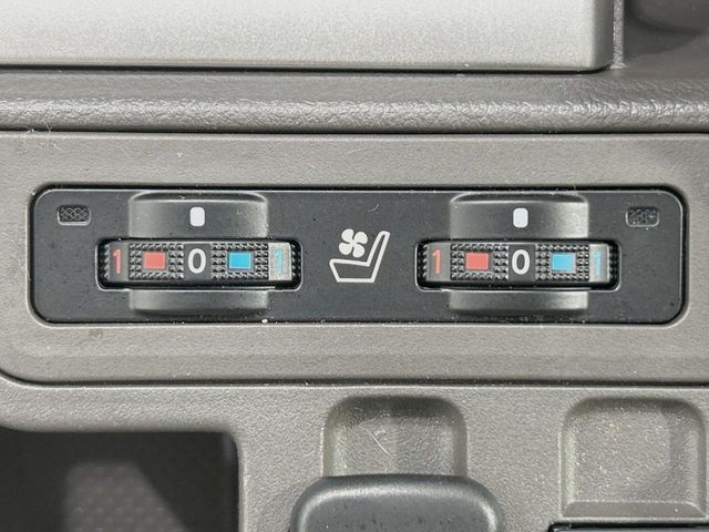 TOYOTA LANDCRUISER PRADO 2023 Image 31