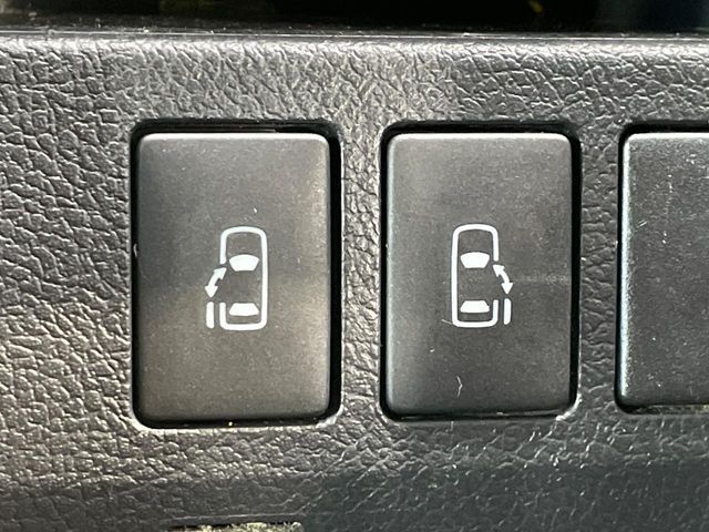 TOYOTA VOXY 2013 Image 31