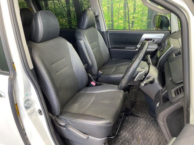 TOYOTA VOXY 2013 Image 31