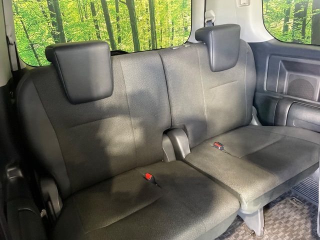 TOYOTA VOXY 2013 Image 31